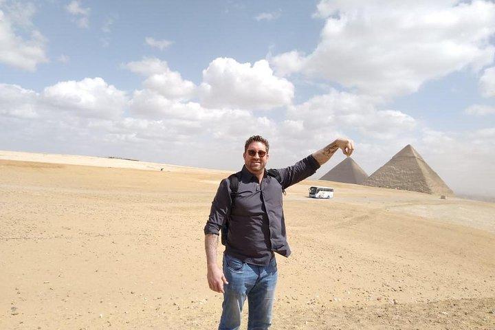 4 days Cairo ,2 tours Giza pyramids, Cairo museum& old Cairo 2 airport transfers