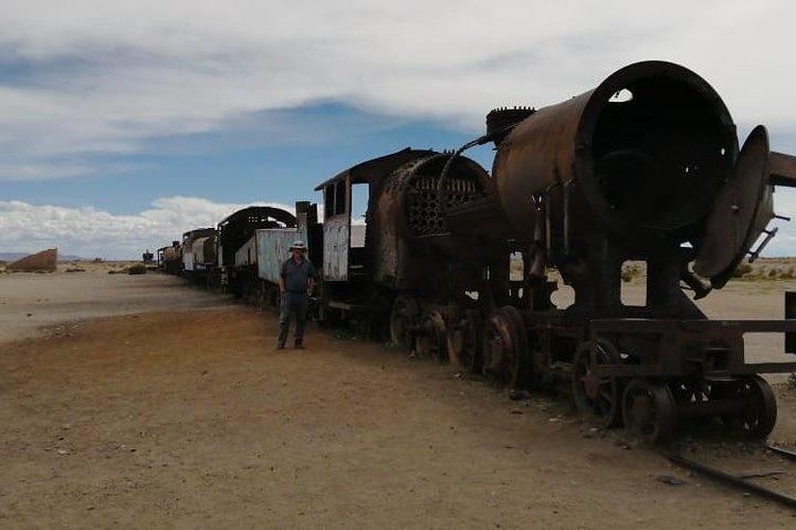 5 Days Uyuni Salt Flats with English Guide by Bus from La Paz