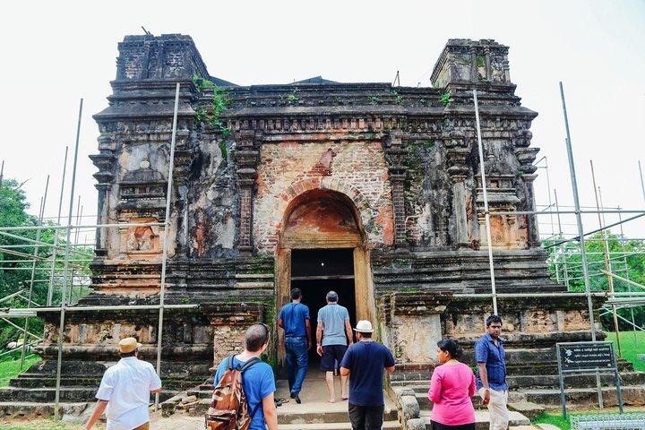 Exclusive: Explore the Ancient City of Polonnaruwa By Tuk-Tuk