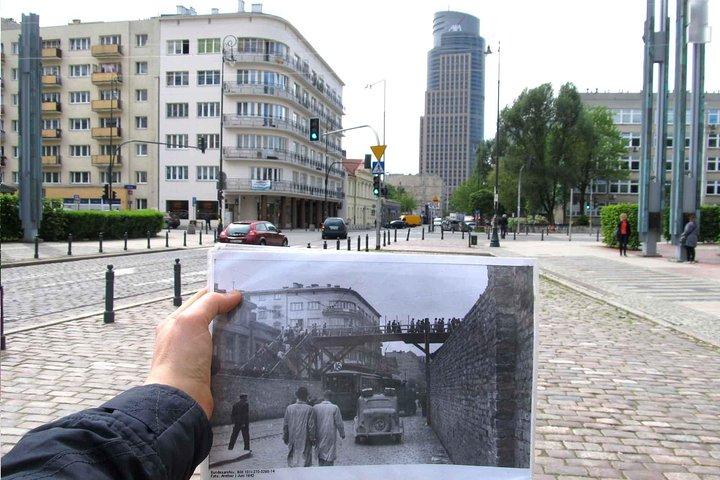 Warsaw Jewish Ghetto: private tour by retro car with hotel pickup