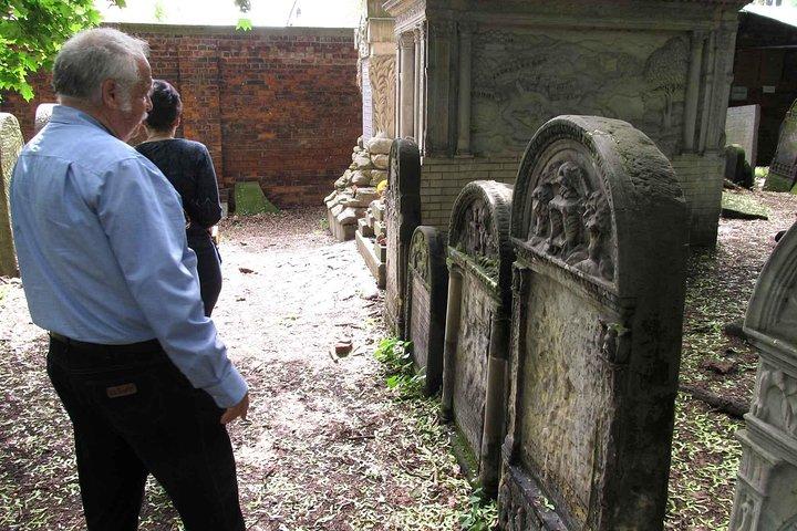 Warsaw Jewish Ghetto: private tour by retro car with hotel pickup