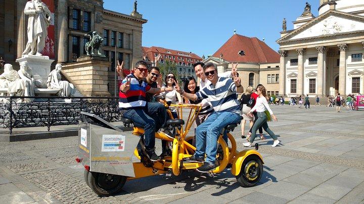 Berlin : Guided Private Sightseeing Tours with Funbikes, Teambikes