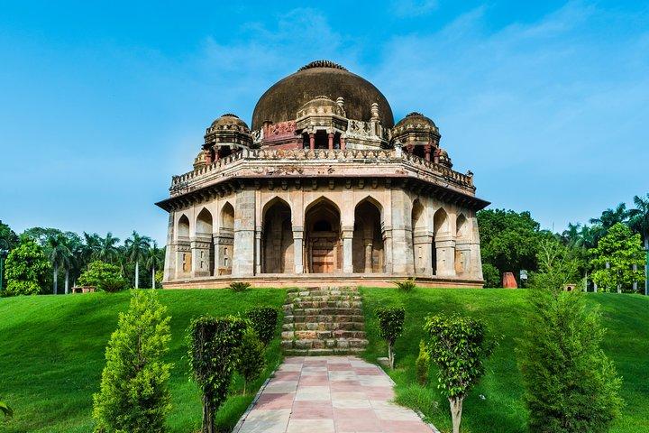Mughal Heritage Tour Including Lodhi Garden, Humayun Tomb and Akshardham Temple