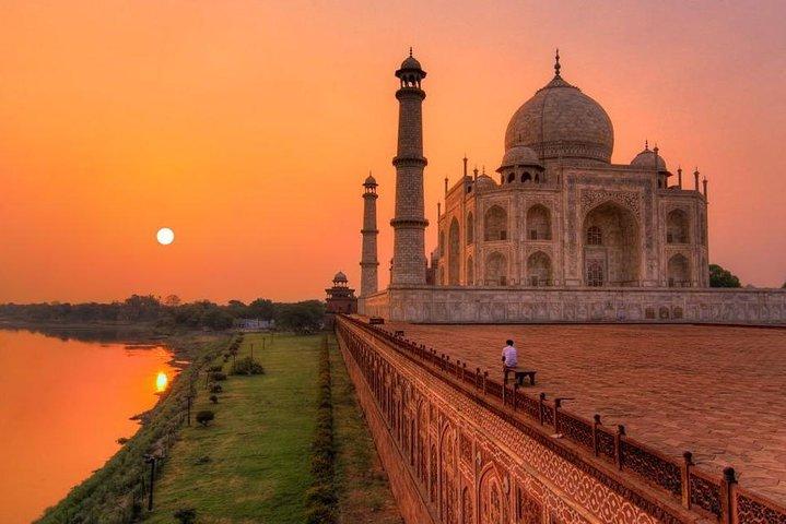 All-Inclusive Private Sunrise Taj Mahal & Agra City Tour