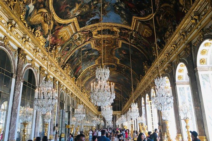 Versailles Palace & Giverny Private Tour with Lunch&Hotel Pick-up