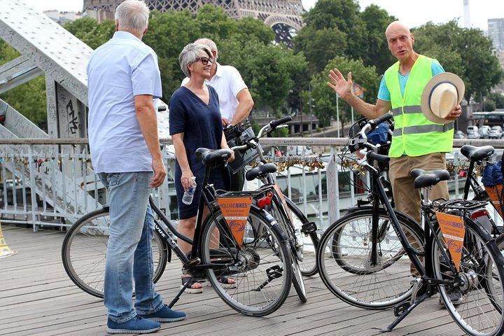 Paris: Secrets Tour on a Dutch Bike