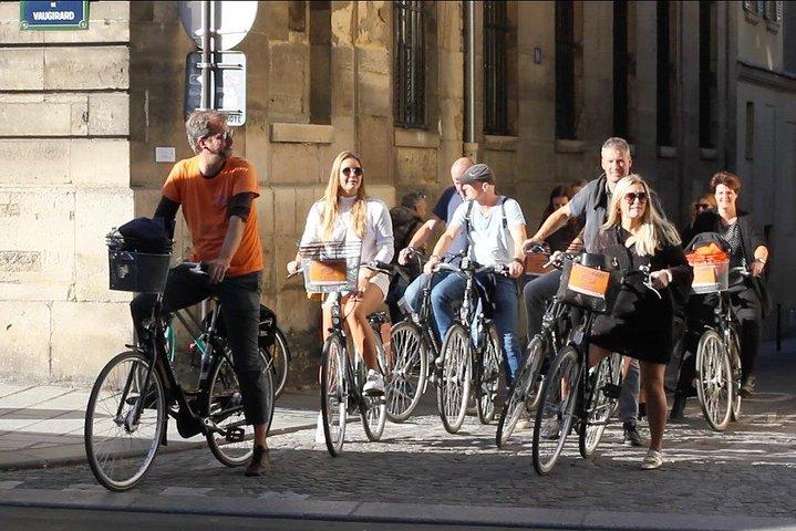 Paris: Secrets Tour on a Dutch Bike