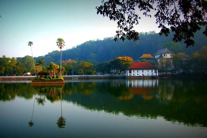 Nuwara Eliya tour from Colombo ( 2 Days )