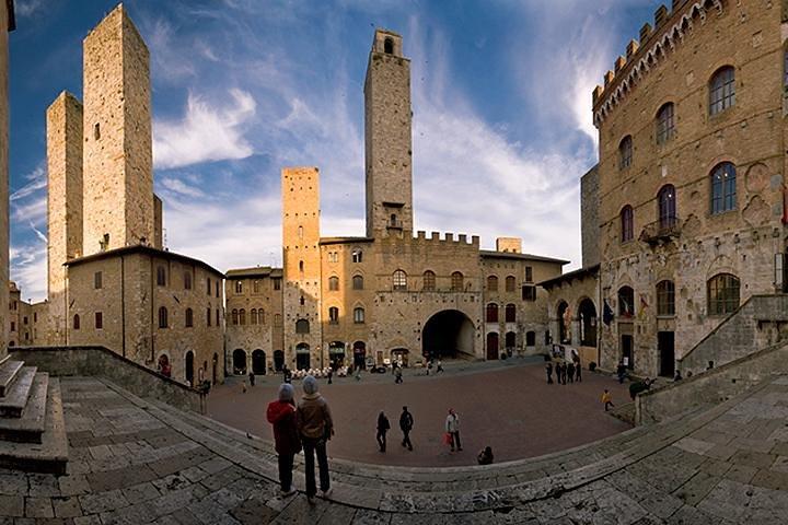 Private Siena to Florence Chianti and San Gimignano Transfer Tour