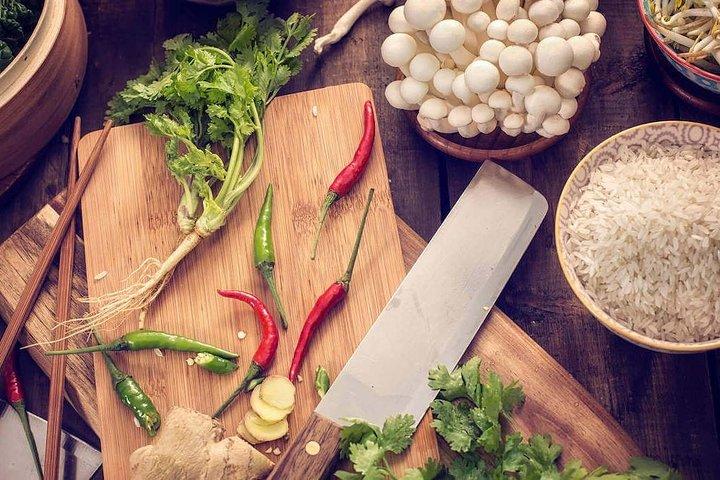 Market Tour and Taiwanese Cooking Class in Taipei