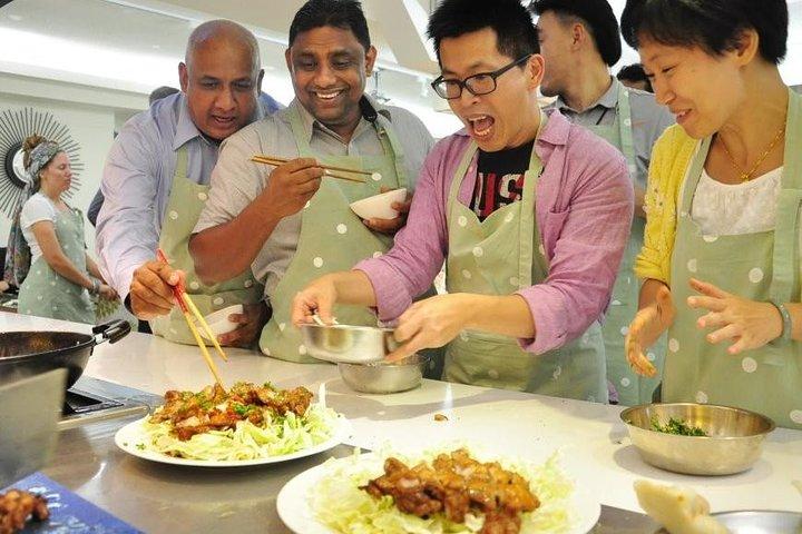 Market Tour and Taiwanese Cooking Class in Taipei