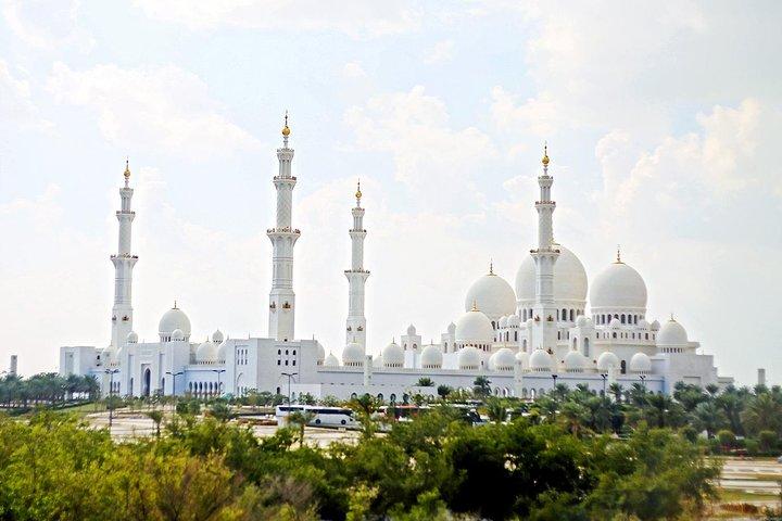 Abu Dhabi Tour: Grand Mosque, Heritage Village, Emirates Palace & Qasr Al Watan