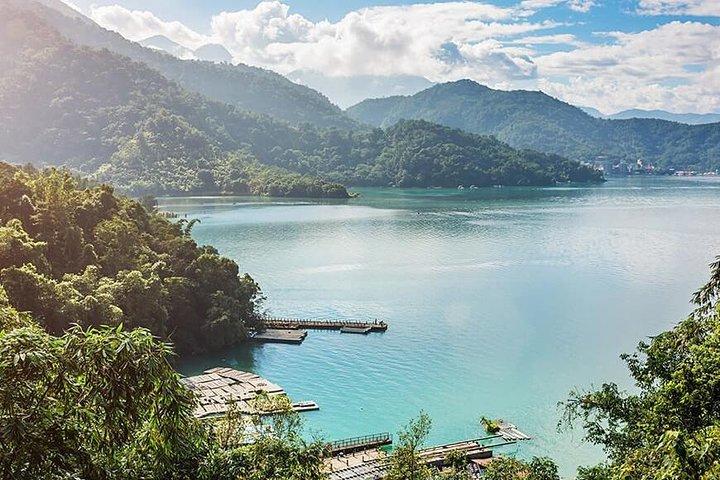 Sun Moon Lake 1-Day Leisure Tour from Taipei