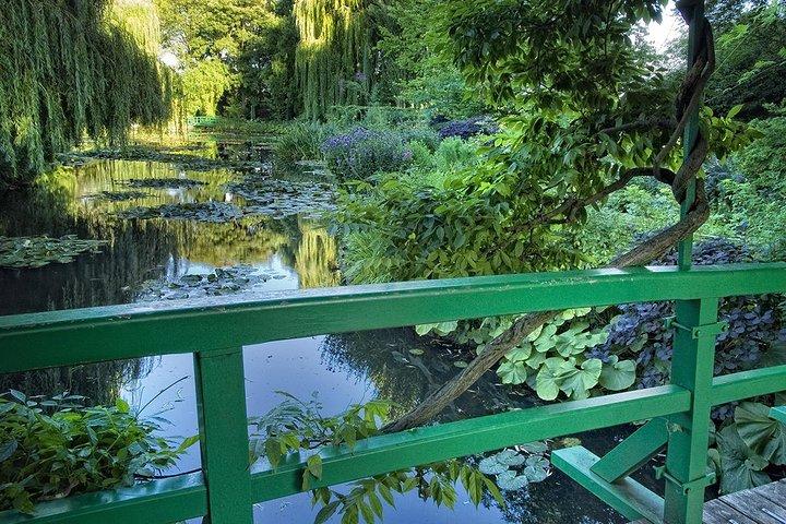 Giverny & Auvers Private Tour "On the road of Impressionists"