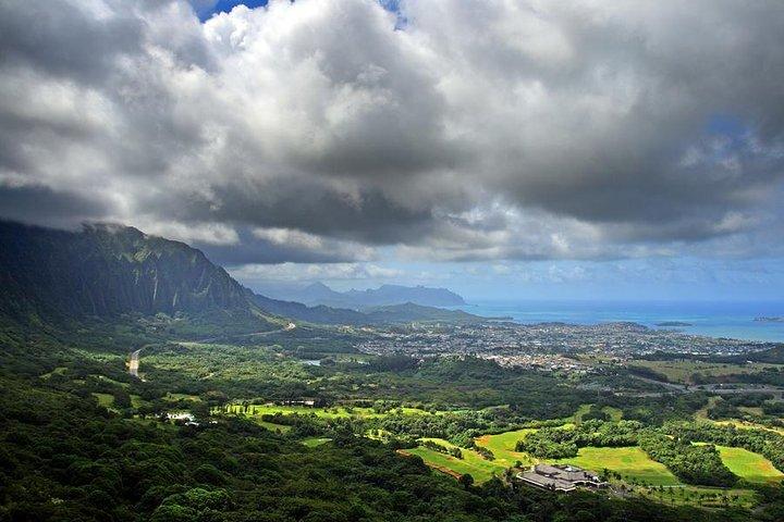 Oahu Majestic Circle Island Tour with Waimea Falls and Byodo Inn