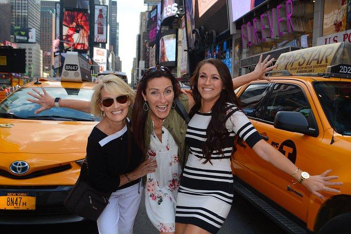 NYC Professional Photoshoot and Walking Tour with Private Guide