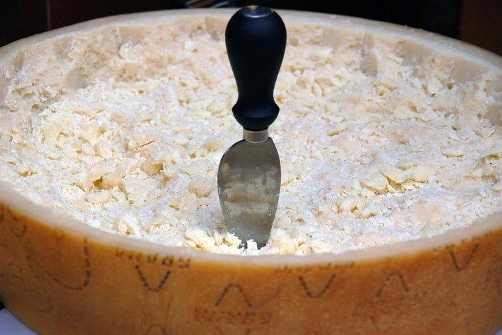 Exclusive Emilia-Romagna,Parmigiano, Prosciutto, Balsamic, Wine