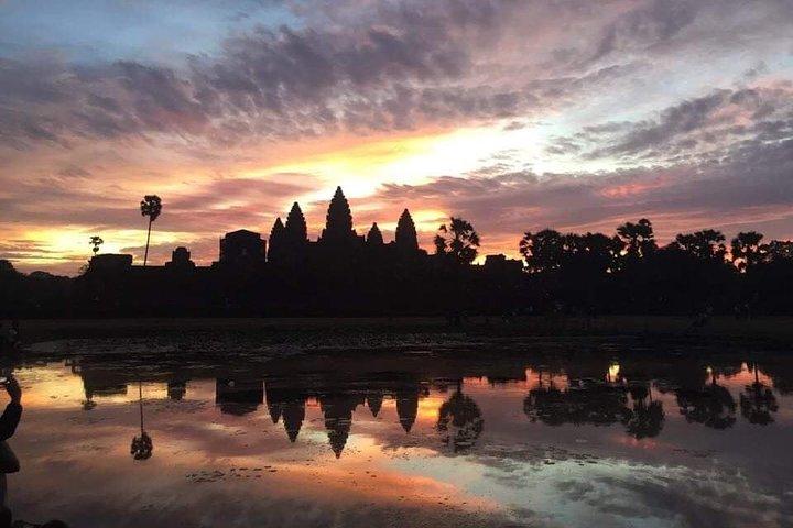 Private Angkor Wat Sunrise Bayon Ta Prohm by bike