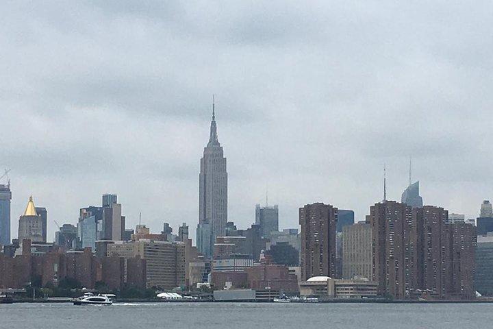 Luxury Private Tour in New York City by Vehicle with Tour Guide