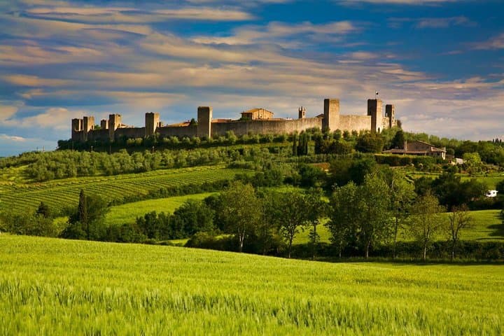 Tuscan Marvels Unveiled: Private Tour from Rome to Tuscany