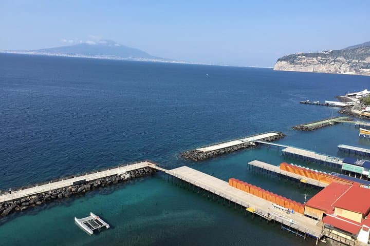 Pompeii-Sorrento-Positano tour from Naples, with licensed guide included