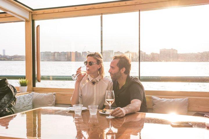 New York City: Champagne, Cheese, Caviar & Sightseeing Cruise