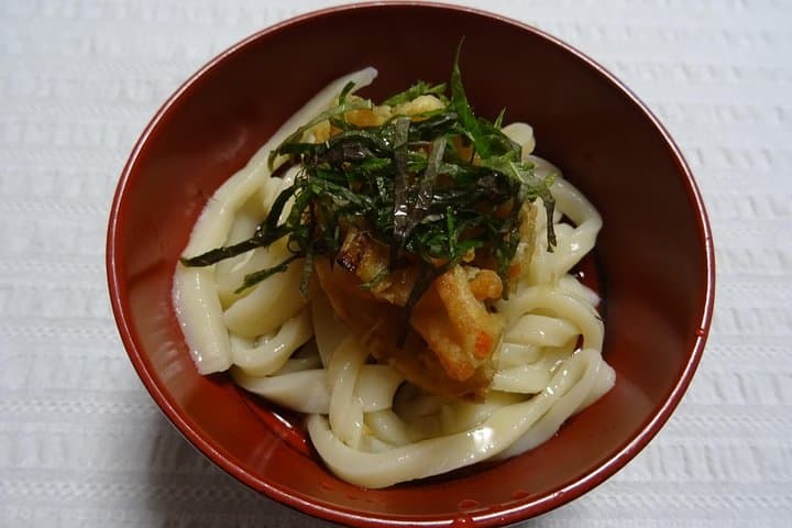 Experience all of Japanese culture and Japanese food experience classes "origami, udon, Japanese food, green tea, calligraphy" in 4 hours