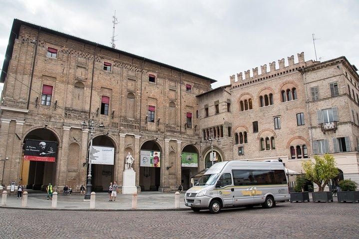 Guided group tour TastyBus: Parmesan Cheese and Parma Ham