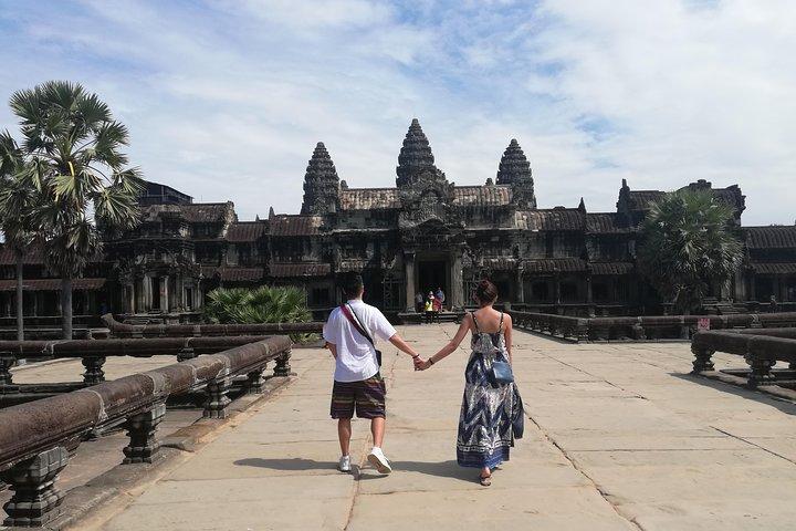 Sunrise Small Group Tour to Angkor Wat Temple from Siem Reap Town
