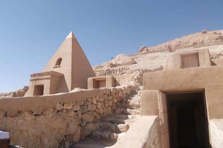 private tour Habu temple,valley of the queens,valley of the workes from Luxor