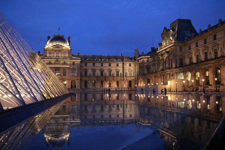 Paris By Night with Seine River Cruise and Roundtrip Luxury Transportation