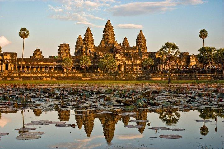 Private Two Day Tour to Temples with Sunset & Tonle Sap