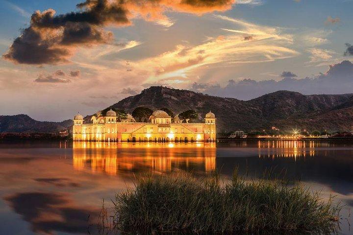 Jaipur: Amer Palace, Jal Mahal & Stepwell Private Half-Day Tour