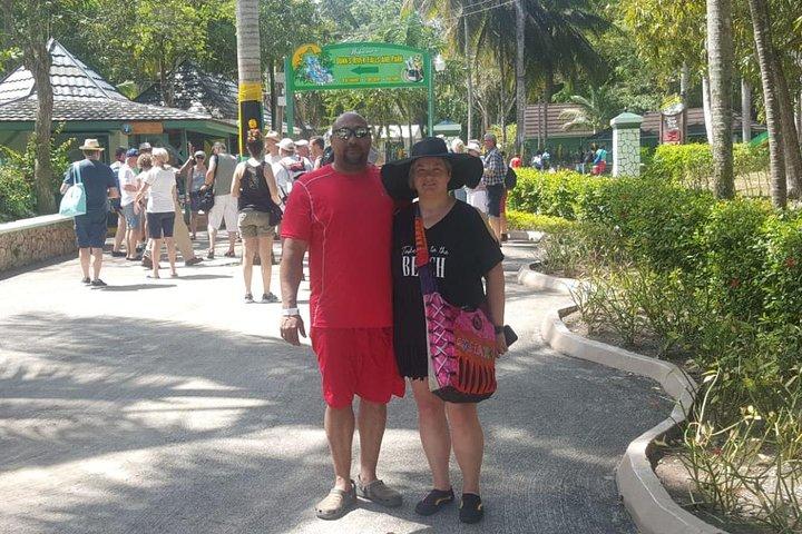 Private & Customize Tour to Bob Marley's Nine Mile and Dunn's River Falls