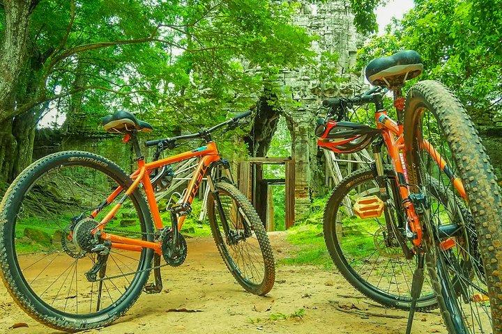 Angkor Wat and Angkor Thom Cycling Tour