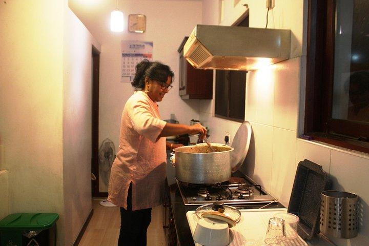 Sri Lankan crab curry feast in a local home, in the heart of Colombo