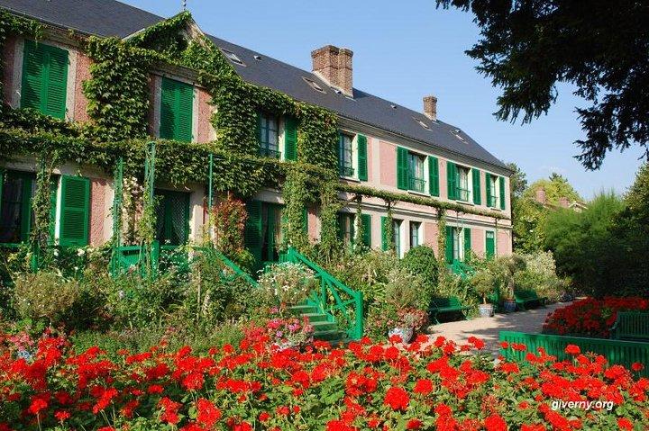 Giverny and Versailles Full Day Private Guided Tour wih Hotel Pickup