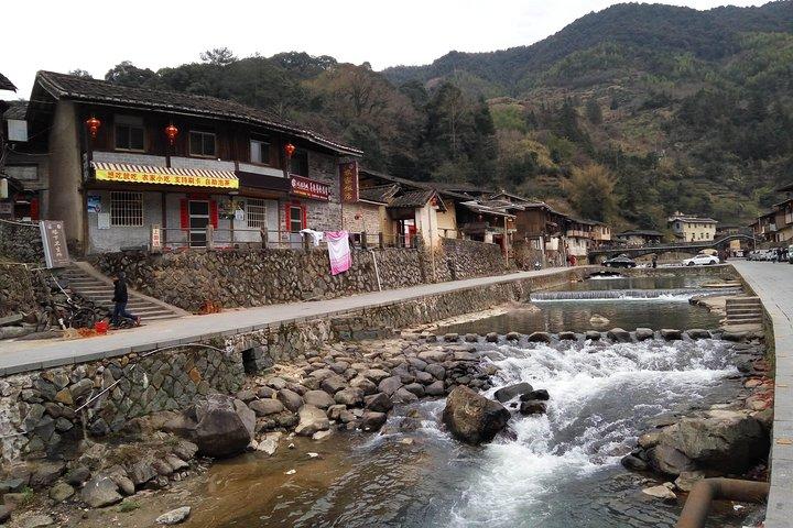 Private Day Tour To Tianluokeng Tulou from Xiamen Including Lunch