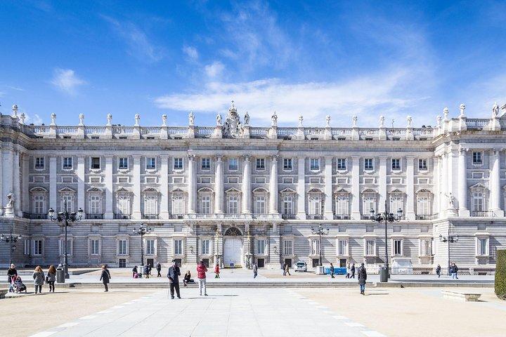 Madrid Royal Palace Professional Guided Tour with Skip the Line