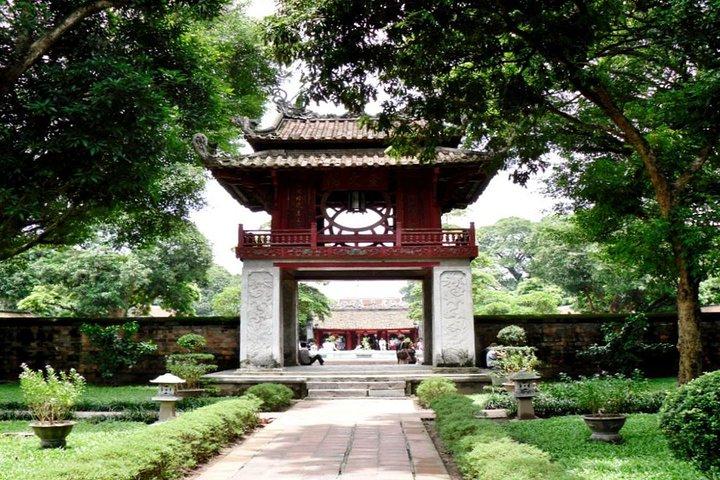 Ho Chi Minh Complex & Temple of Literature Tour (half day)