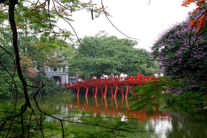 Hanoi Cyclo Ride and Water Puppet Show