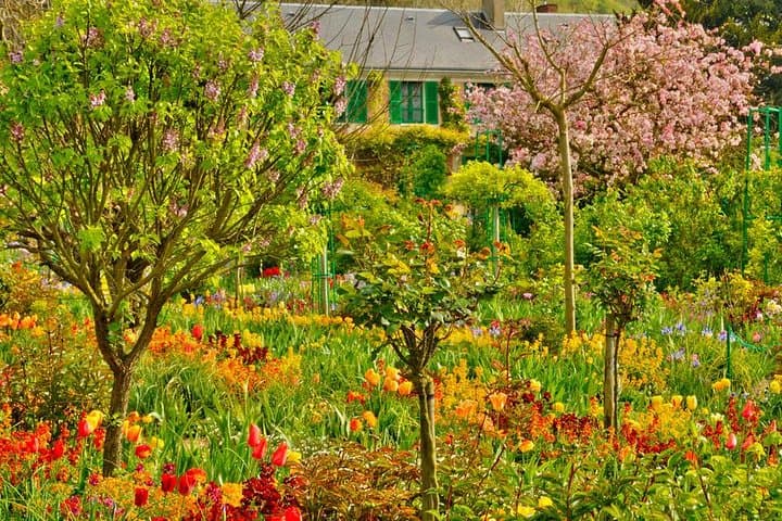 Giverny & Auvers sur Oise Private Day Trip with Monet & Van Gogh Tour from Paris