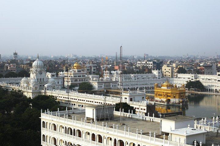 Amritsar 1 Day Tour (Golden Temple, Jallianwala Bagh, Wagah Border & Shopping)