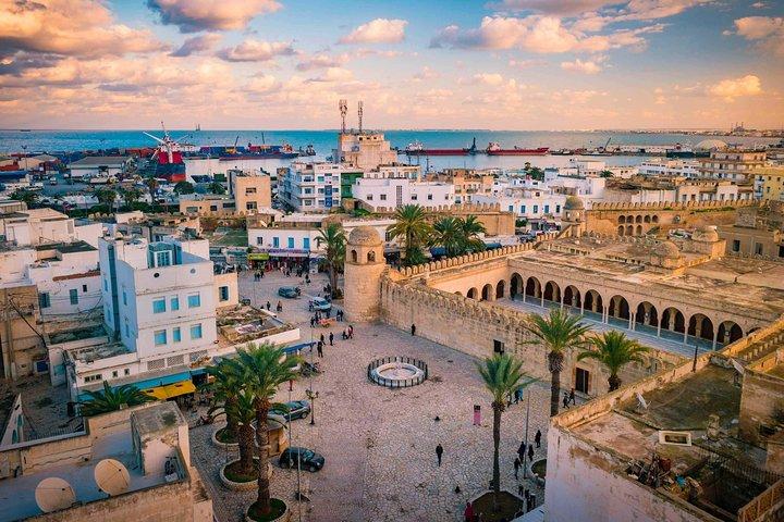 Transfer from Monastir airport to Hotel in Sousse and Monastir 24/24 7/7.