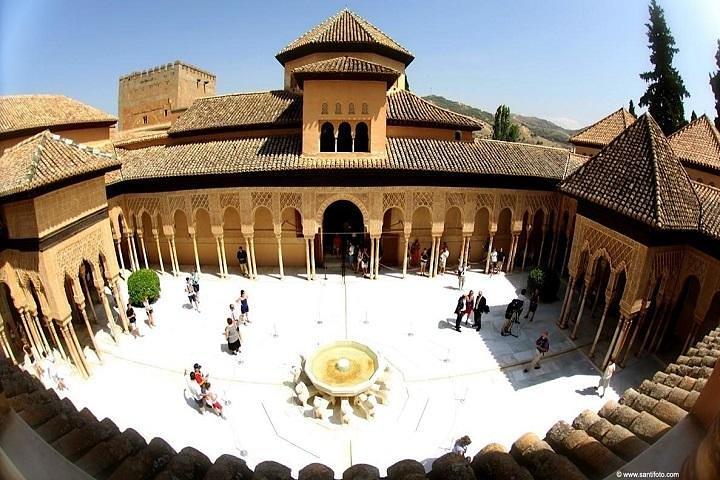 Alhambra, Nasrid Palaces, Generalife & Alcazaba Private Tour