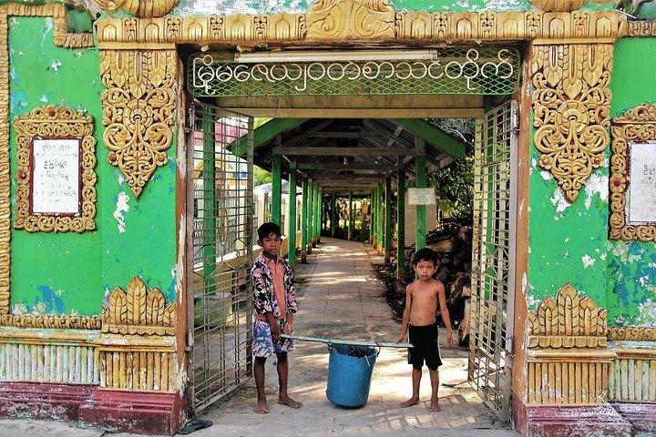 Yangon Bike & Bite Tour