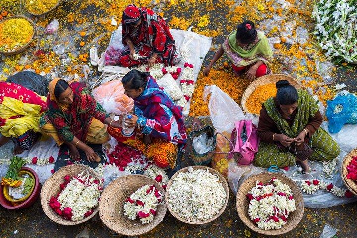 Explore Dhaka City in a Local Way !!