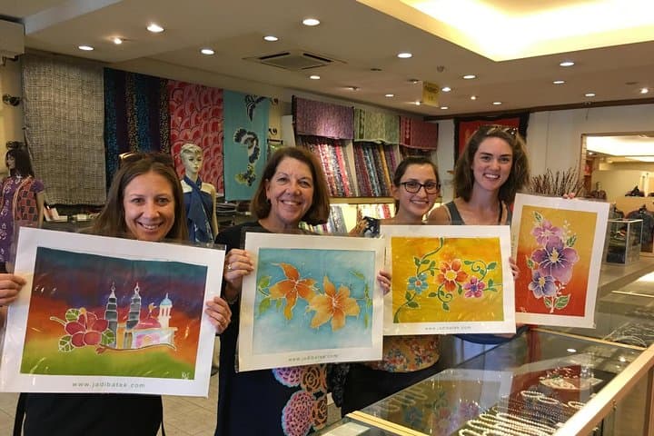 Batu Caves & Malaysian Handicraft Tour: Pewter & Batik Experience