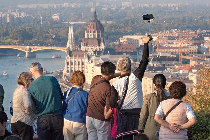 Budapest Guided City Tour and Danube Cruise Audio Guide