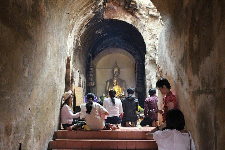 Best seller!! Amazing Night tour, Doi Suthep + Wat umong - Top Must visit!